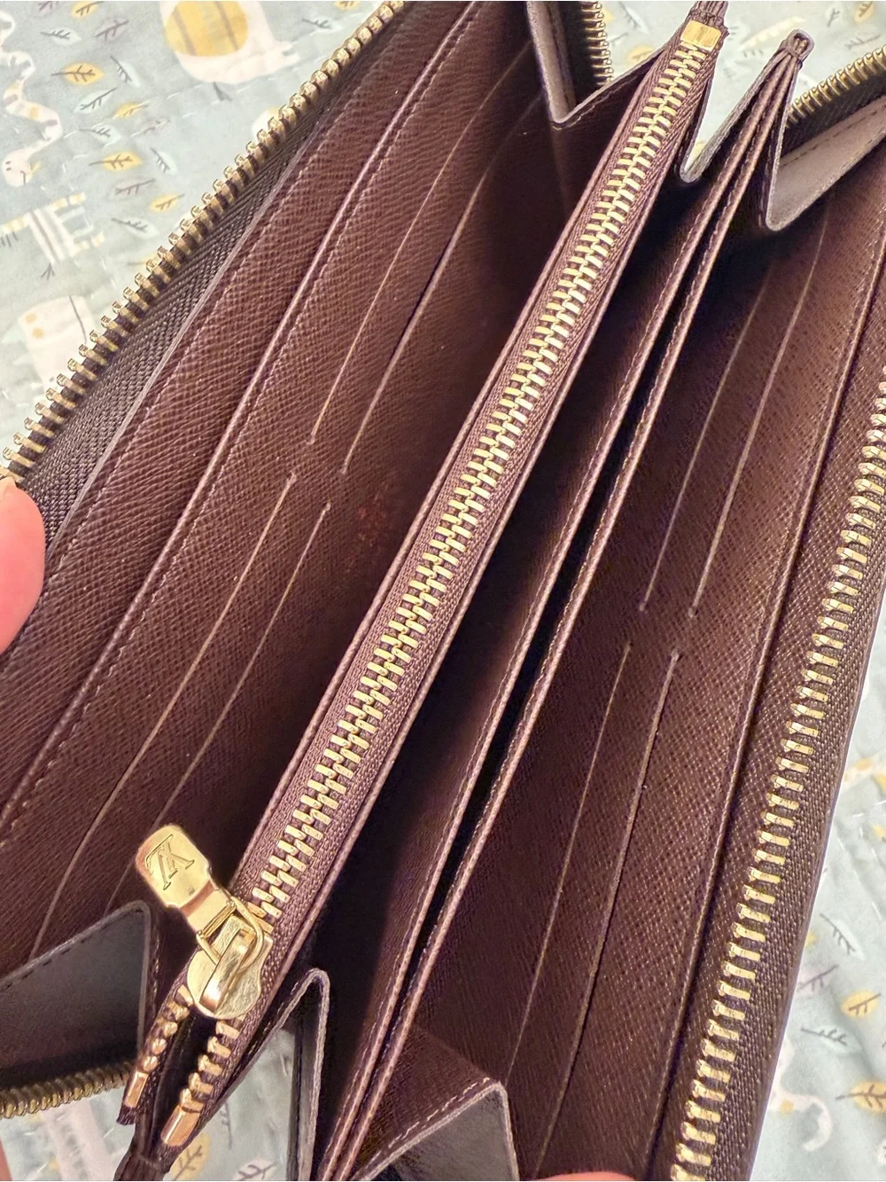 Louis Vuitton Zippy Wallet (PRICE FIRM)